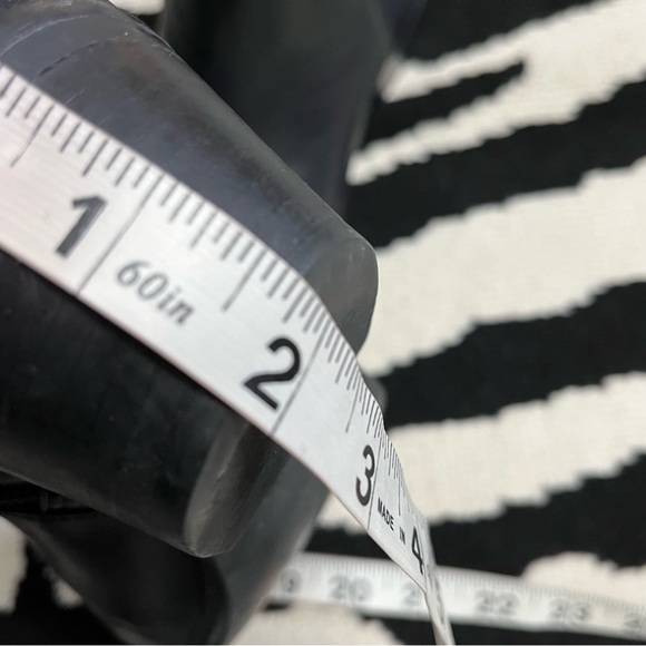 Jack Rogers "Bailey" Black Leather Side Zip Scalloped Ankle Boots Size 8 - Picture 13 of 13